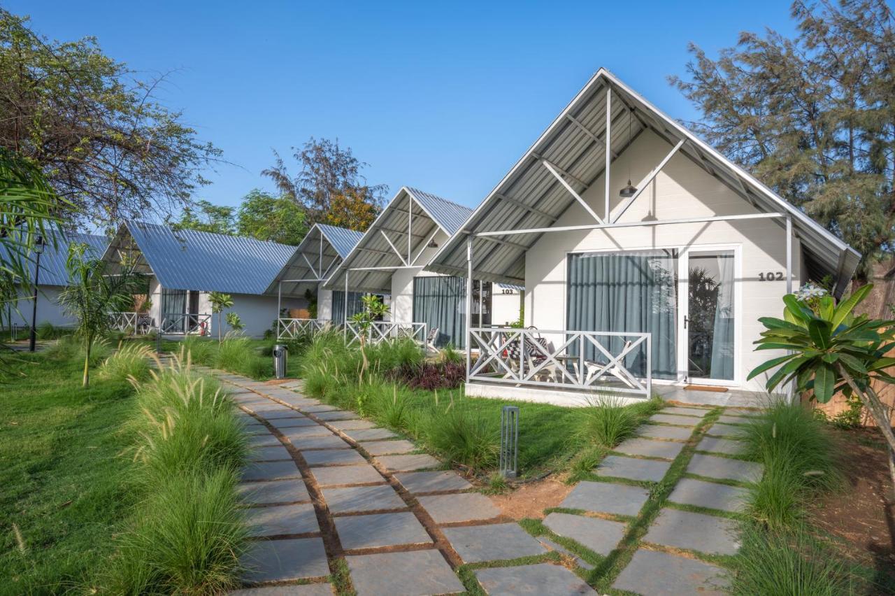 Praveg Beach Resort Daman Lighthouse Beach Extérieur photo